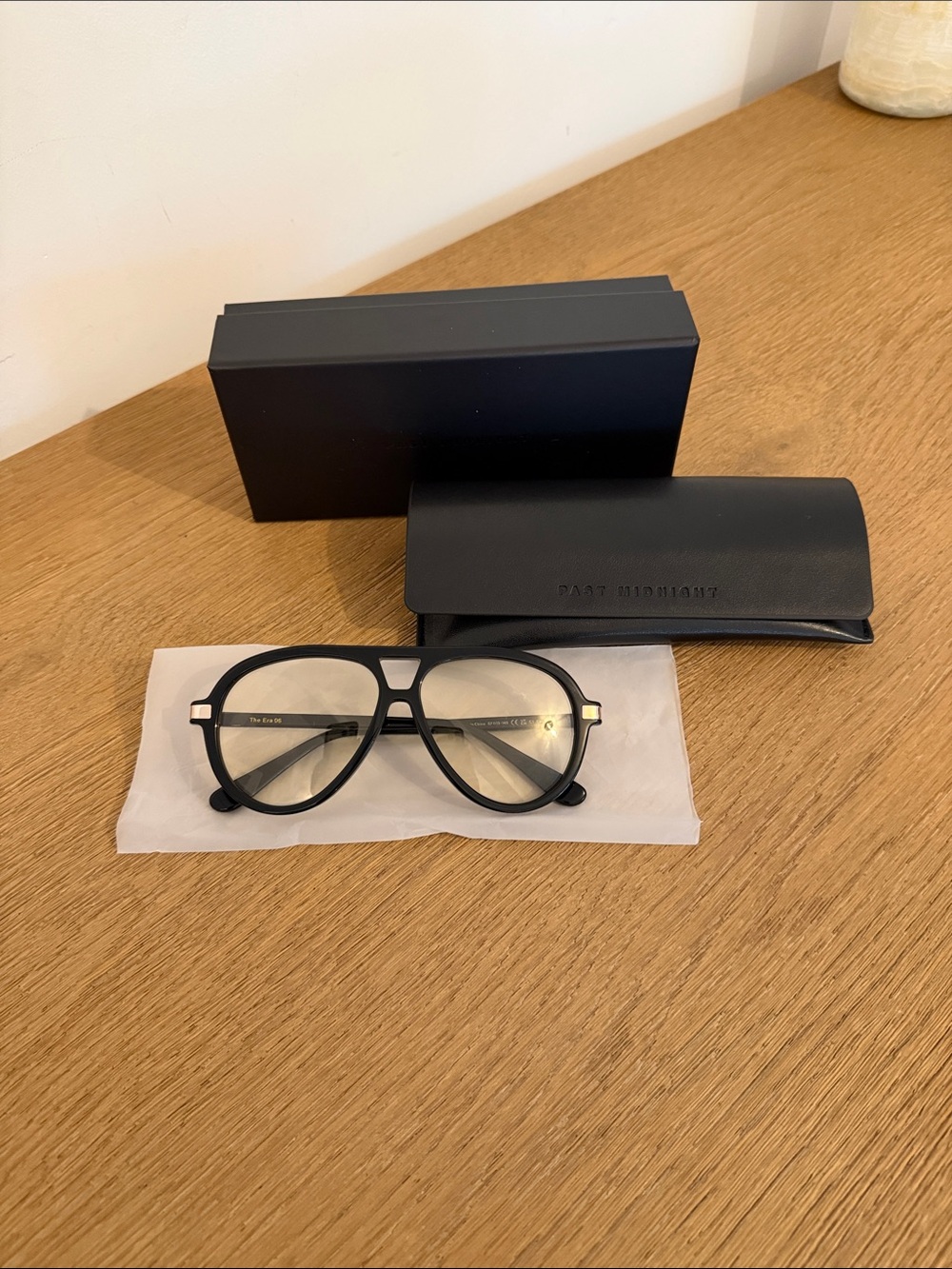 Black Oversized Aviator Women’s Sunglasses - Picture 3 of 8